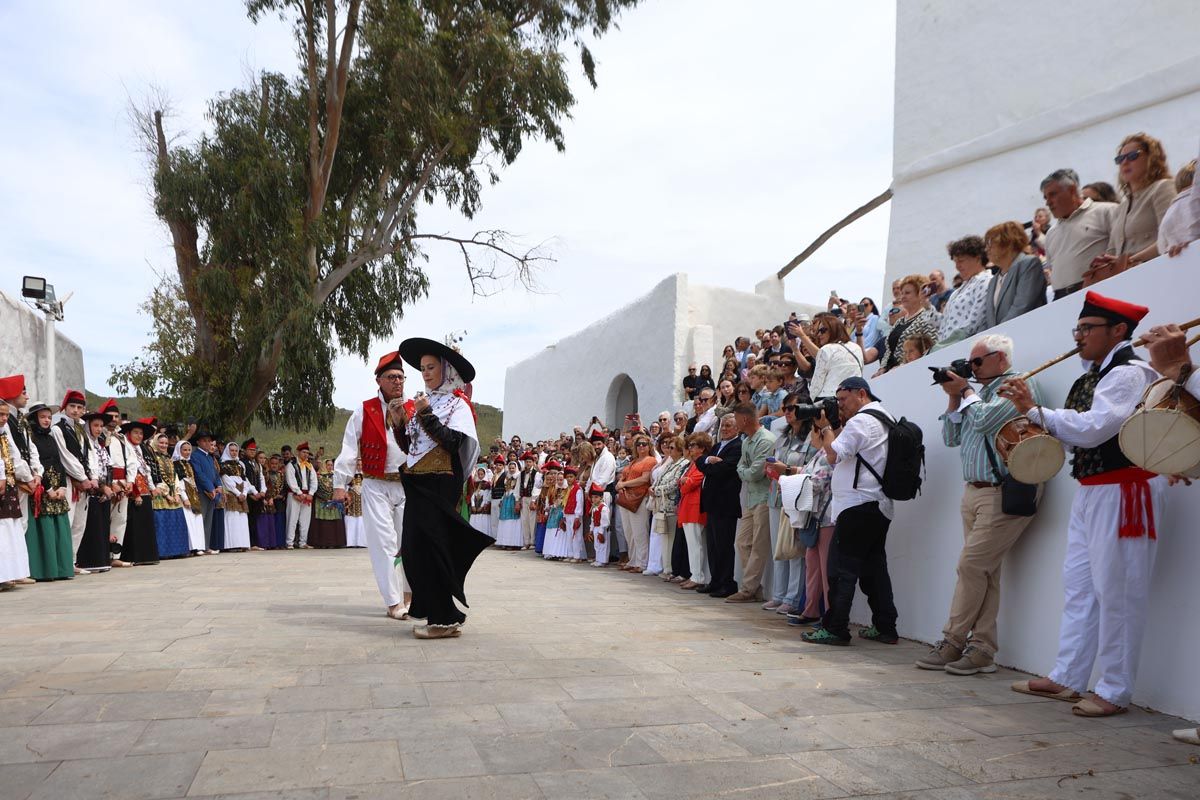 Todas las imágenes de 'Anar a maig' en Santa Eulària
