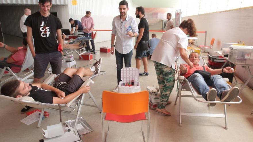 Donación de sangre amenizada con una orquesta