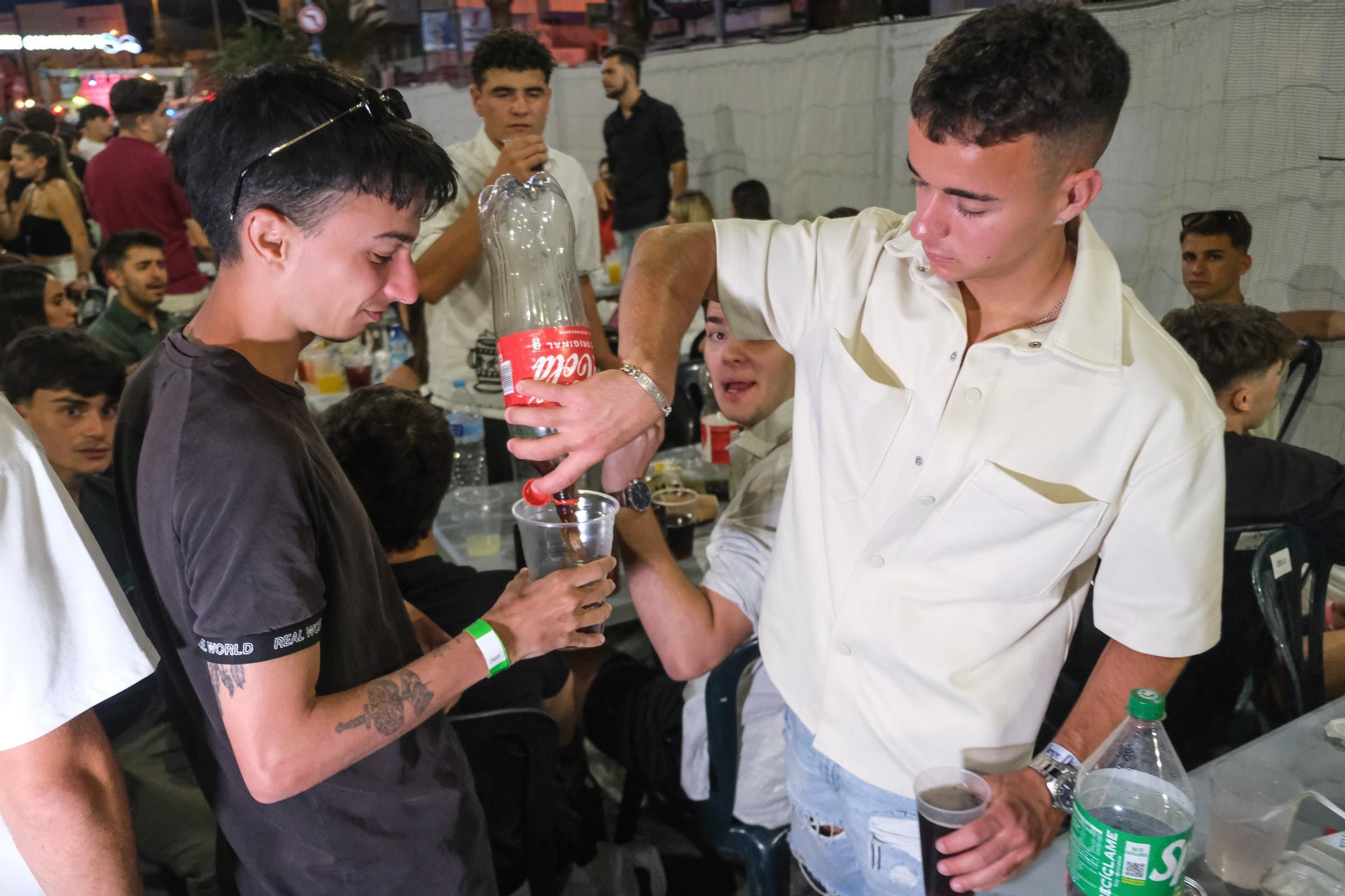 Galería de fotos: así es salir de fiestas en Hogueras de Alicante