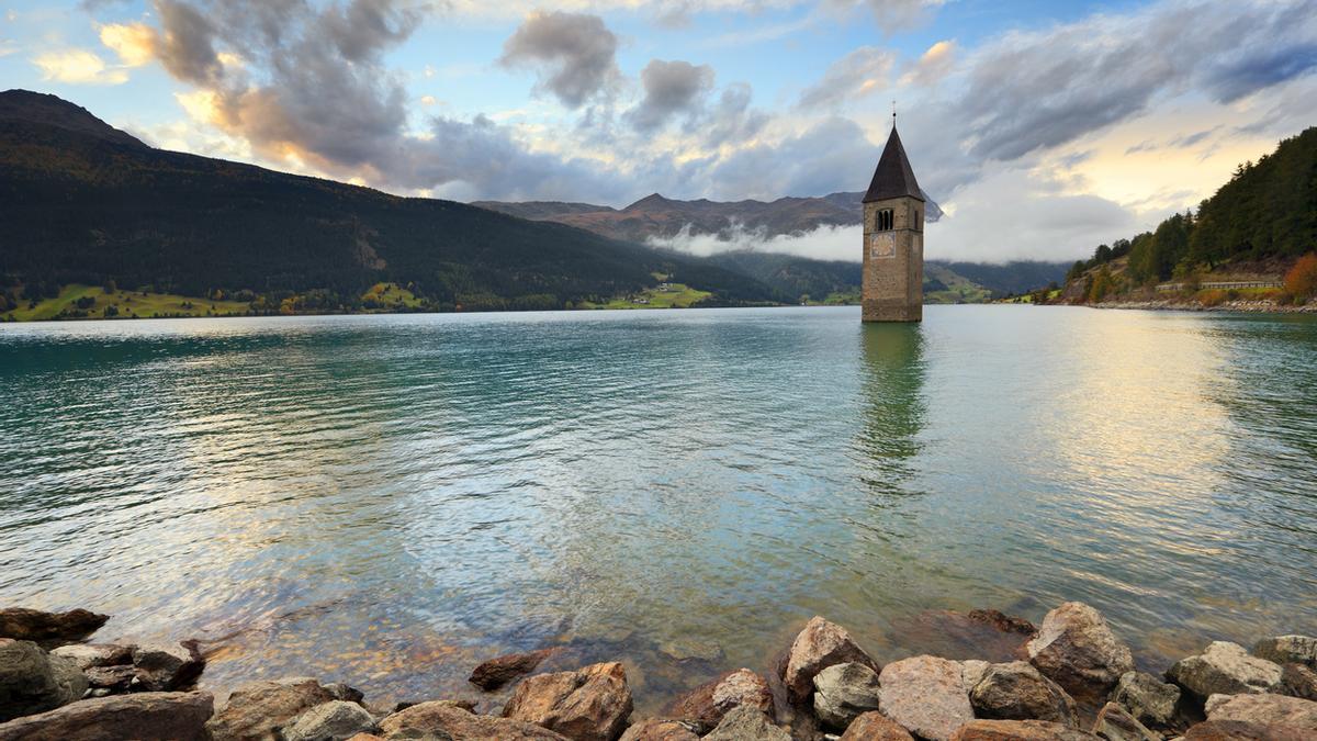 El campanario sumergido del lago de Resia y su enigmática leyenda