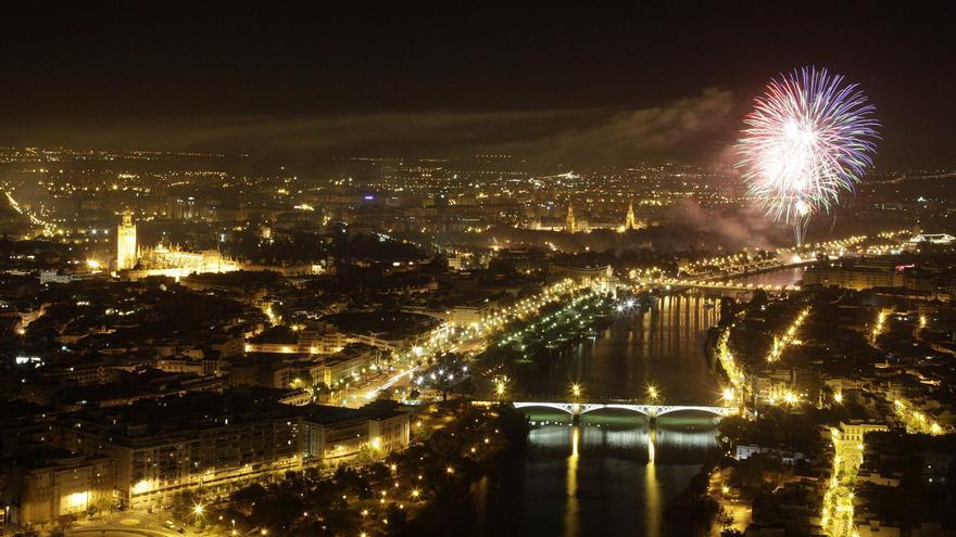¿Se pueden tirar petardos y fuegos artificiales en Nochevieja? Esto dice la normativa en Sevilla
