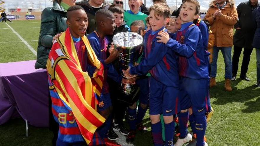 Fútbol benjamín: El Barça gana la Iscar Cup Memorial Pedro Sánchez Merlo tras superar al Madrid (2-0) en la final