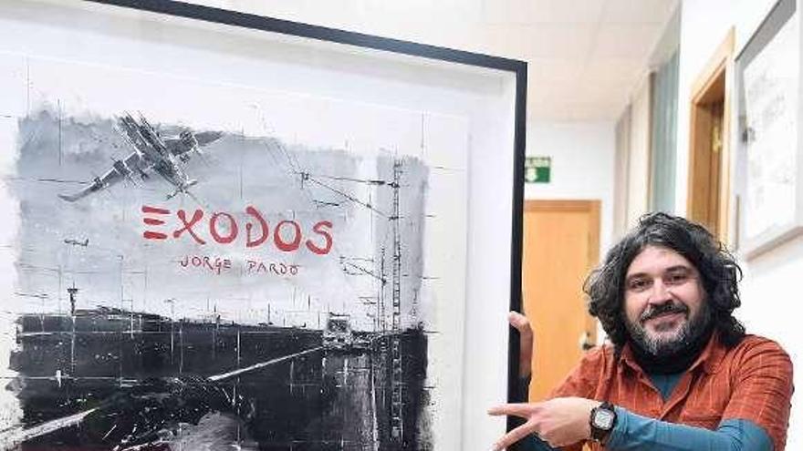 El director Paco Cuesta, ayer junto al cartel de su documental.