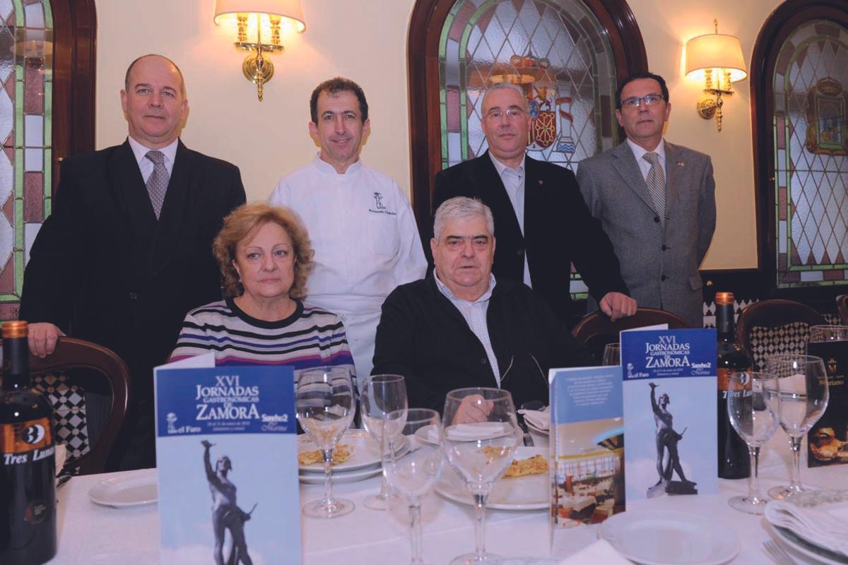Mariano y su esposa Adela en las Jornadas Gastronmicas de Cdiz y responsable del restaurante El Faro