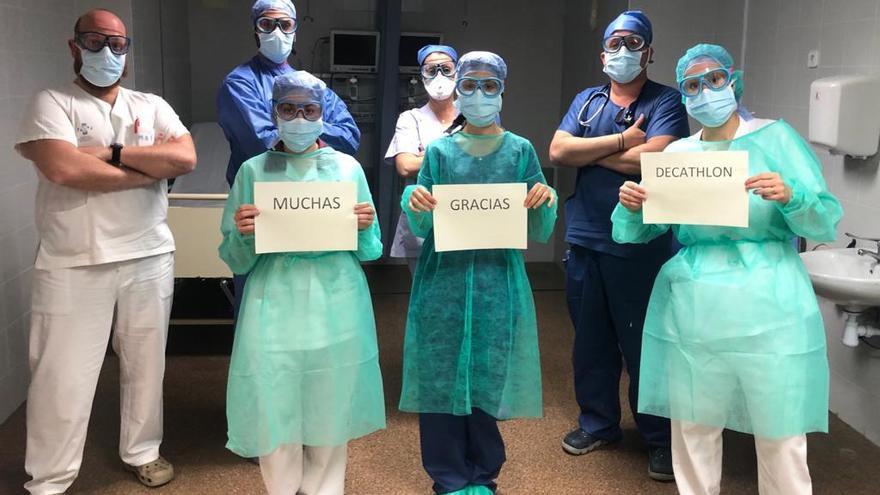 Gafas de natación para proteger al personal sanitario del hospital de Alzira  - Levante-EMV