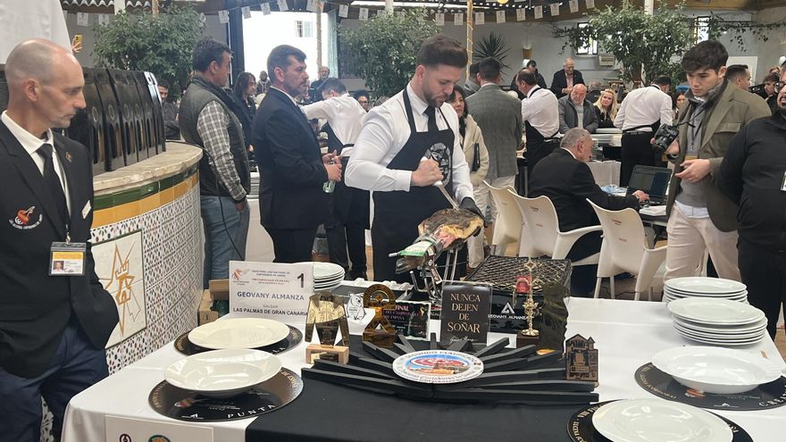 Geovany Almanza se proclama en Lucena mejor cortador de jamón del país