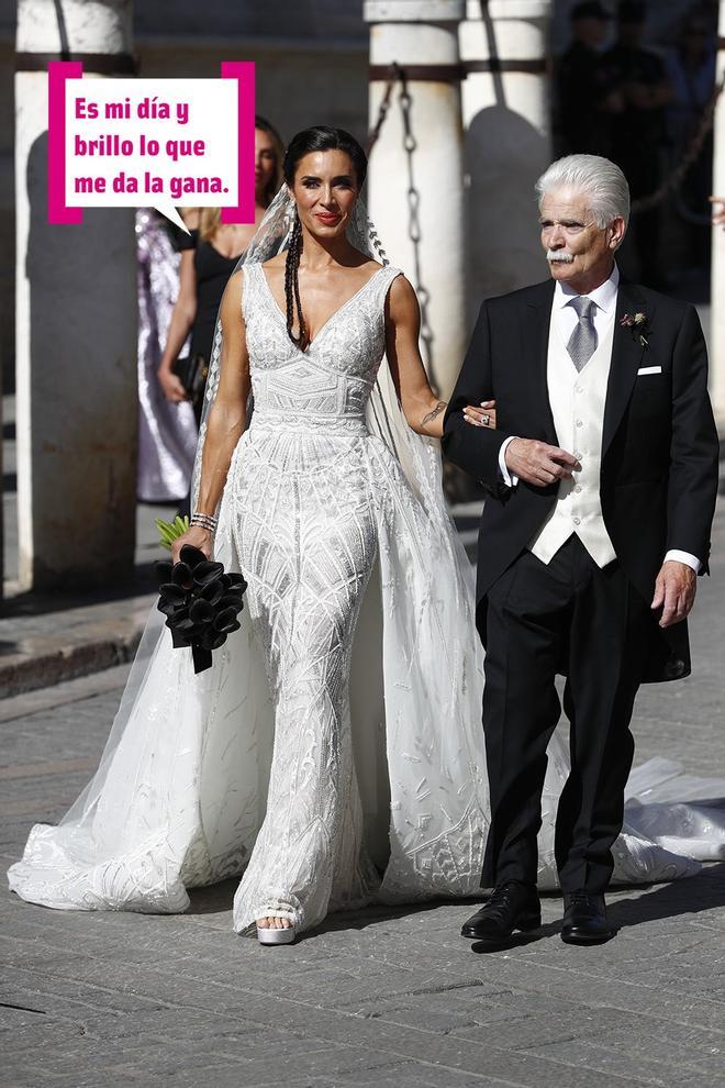 Blanca y MUY radiante va Pilar Rubio el día de su boda con Sergio Ramos