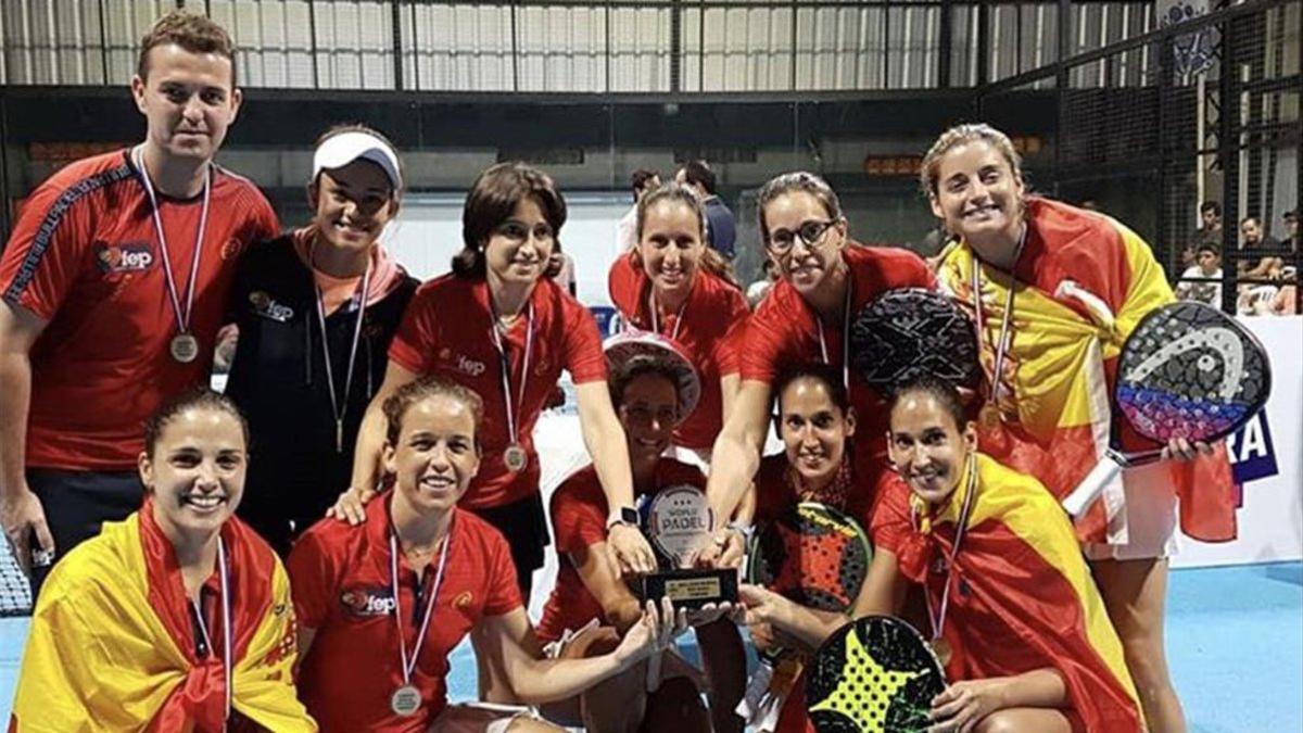 Las chicas jugaron y ganaron pese a las malas condiciones de la pista