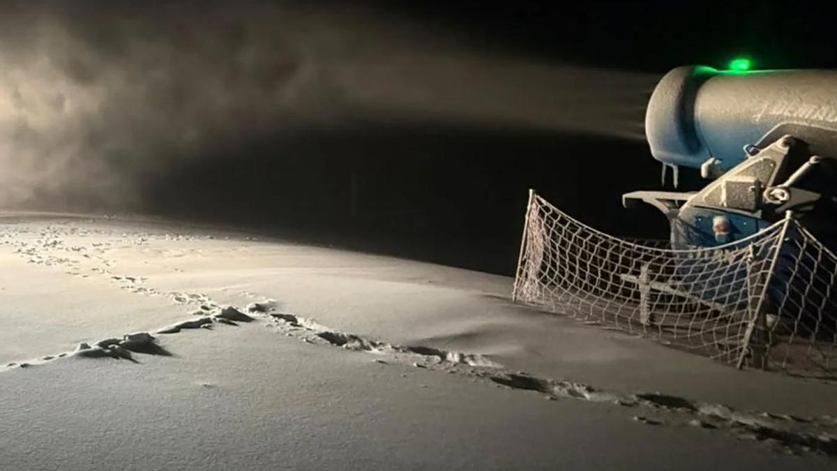 La Estación de Montaña de Manzaneda permanecerá cerrada al público durante la jornada de este viernes a consecuencia del fuerte viento registrado en la madrugada