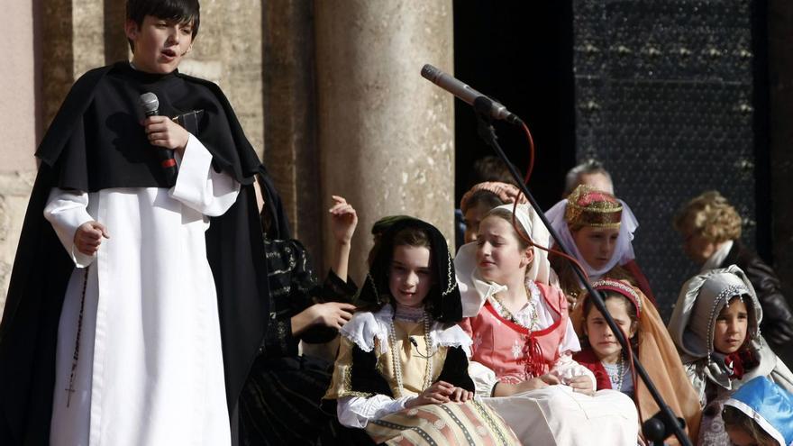 Representació de un «miracle» de Sant Vicent Ferrer als carrers de València. | M.A.M.