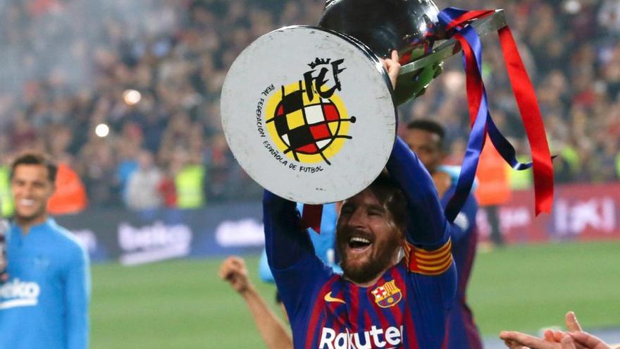 Los aficionados del Barcelona celebran el título de Liga