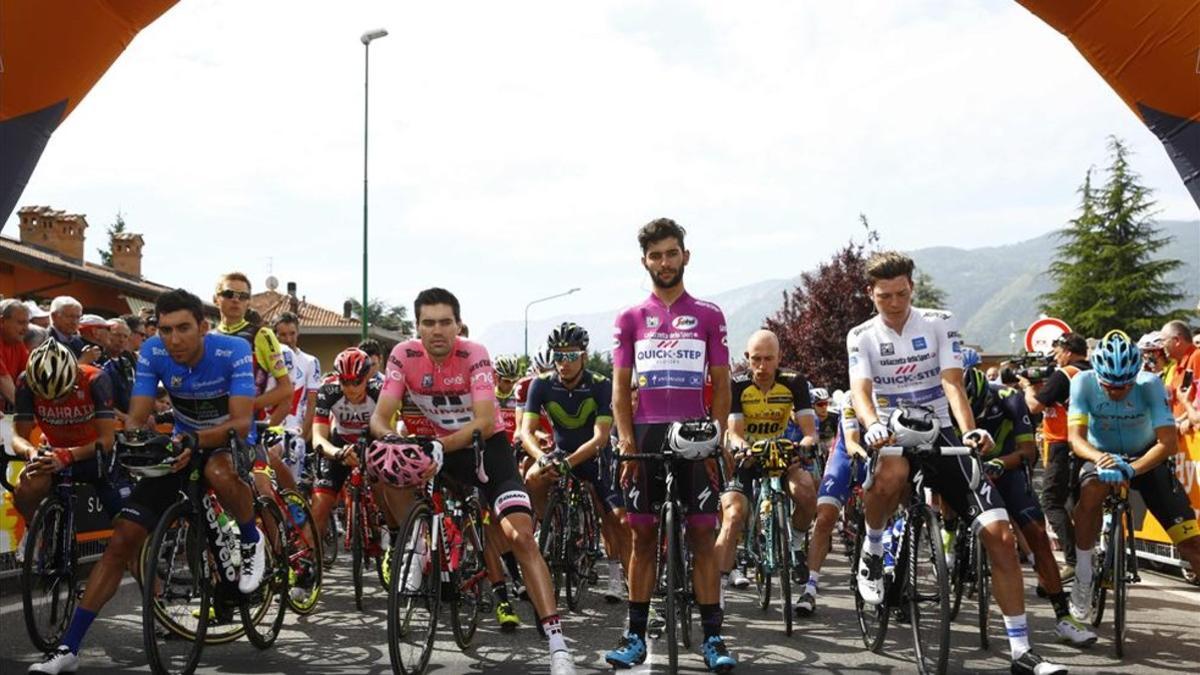 minuto de silencio del pelotón del Giro