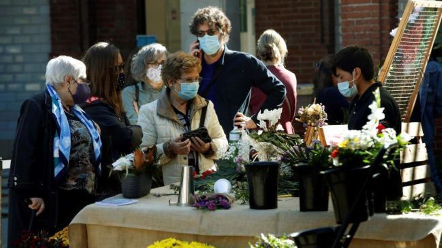 Cementerios semivacíos en un día de Todos los Santos marcado por la pandemia