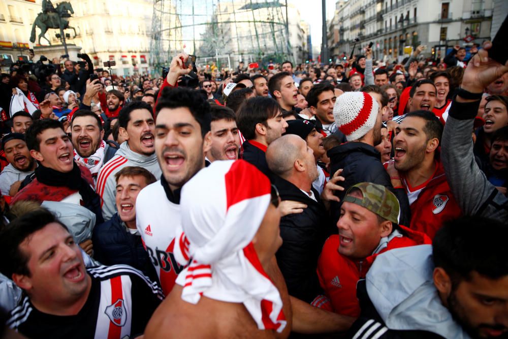 Las aficiones de River y Boca llenan Madrid