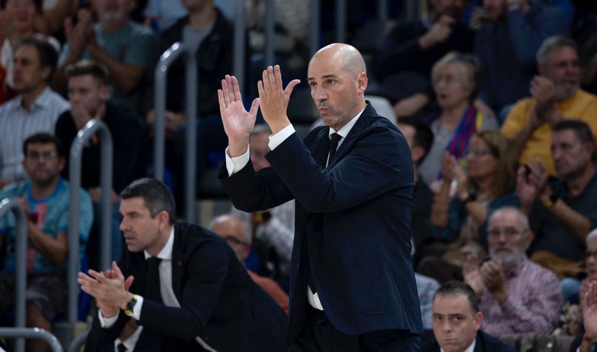 Peñarroya celebra una acción de su equipo ante el Baskonia