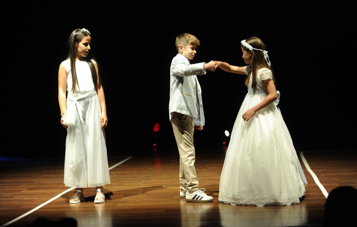 LALIN. GALA SOLIDARIA A FAVOR ASPADEZA Y ARANES SALON TEATRO