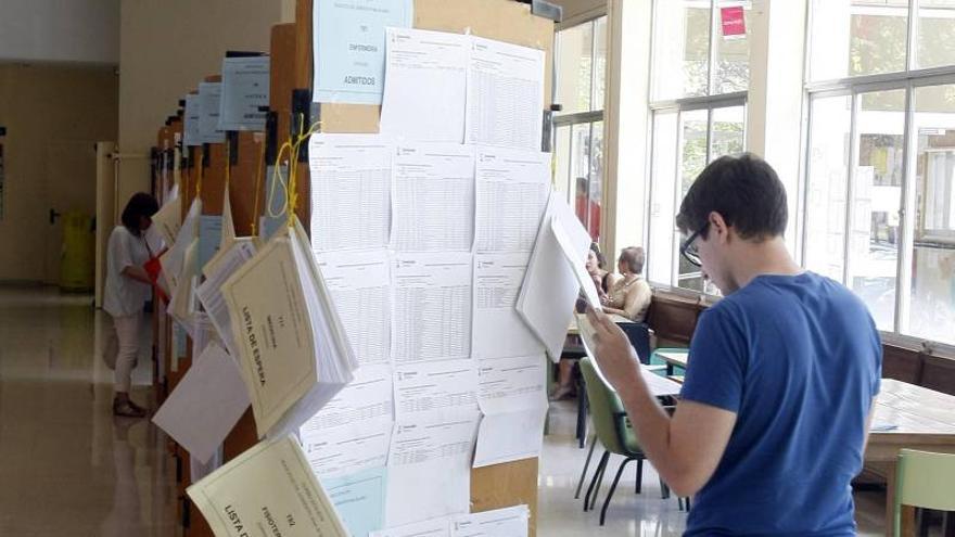 La universidad baja la ayuda por residencia para cubrir las matrículas