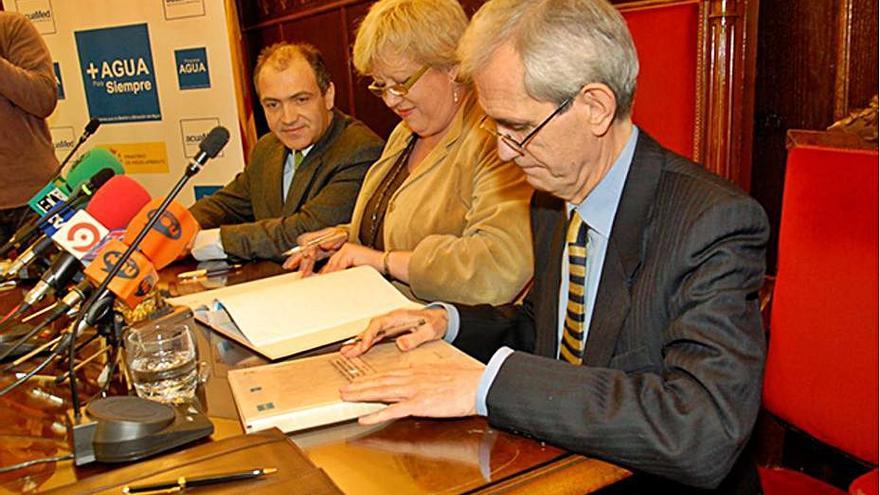 Baltanás y Calero en la firma del convenio en 2007. | LEVANTE-EMV