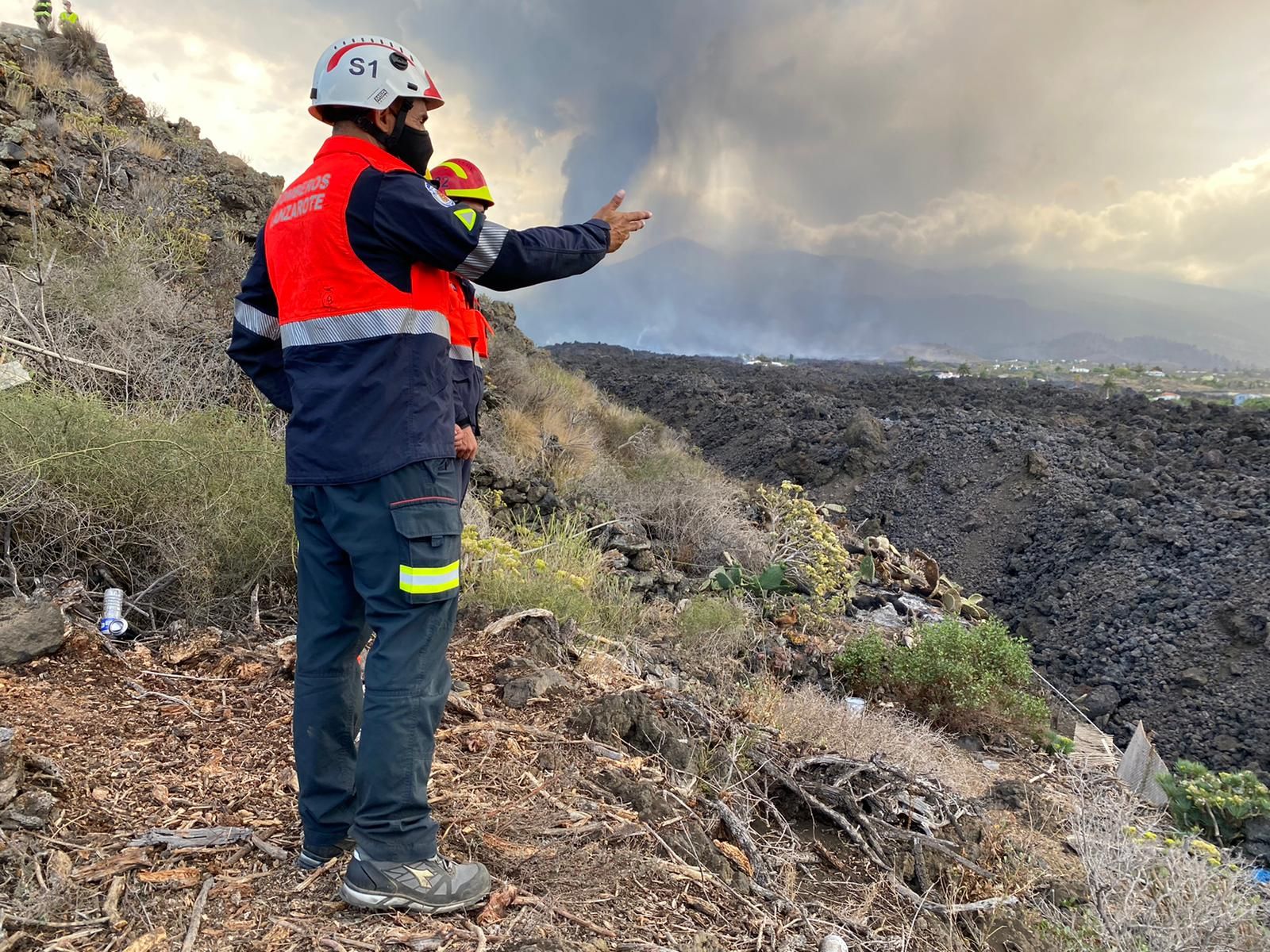 Erupción volcánica: Ayuda de los bomberos de Lanzarote en La Palma