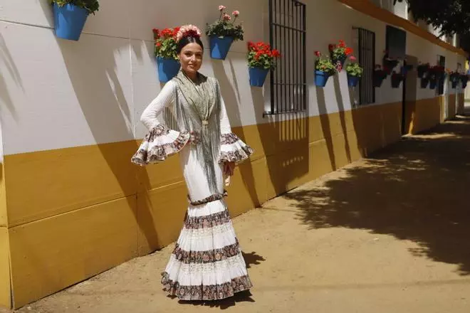 Trajes de gitana en el primer sábado de Feria de Córdoba