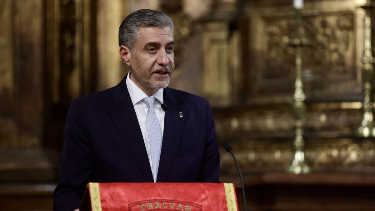 EN IMÁGENES: Martín Martín Peláez, presidente del Real Oviedo, pregonero de la Semana Santa de Oviedo