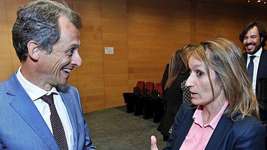 La consejera de Educación, Rocío Lucas, y Pedro Duque.