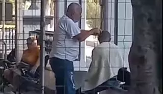 "¡Que no falte de nada en Agaete!"... hasta un corte de pelo en la plaza