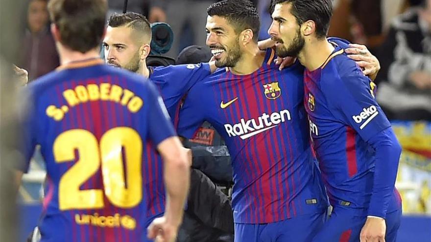 El Barcelona remonta un 2-0 y vence 2-4 para acabar con el gafe de Anoeta