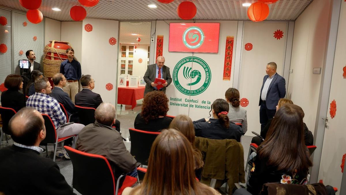El director del ICUV, Vicente Andreu, durante el acto de entrega de premios.