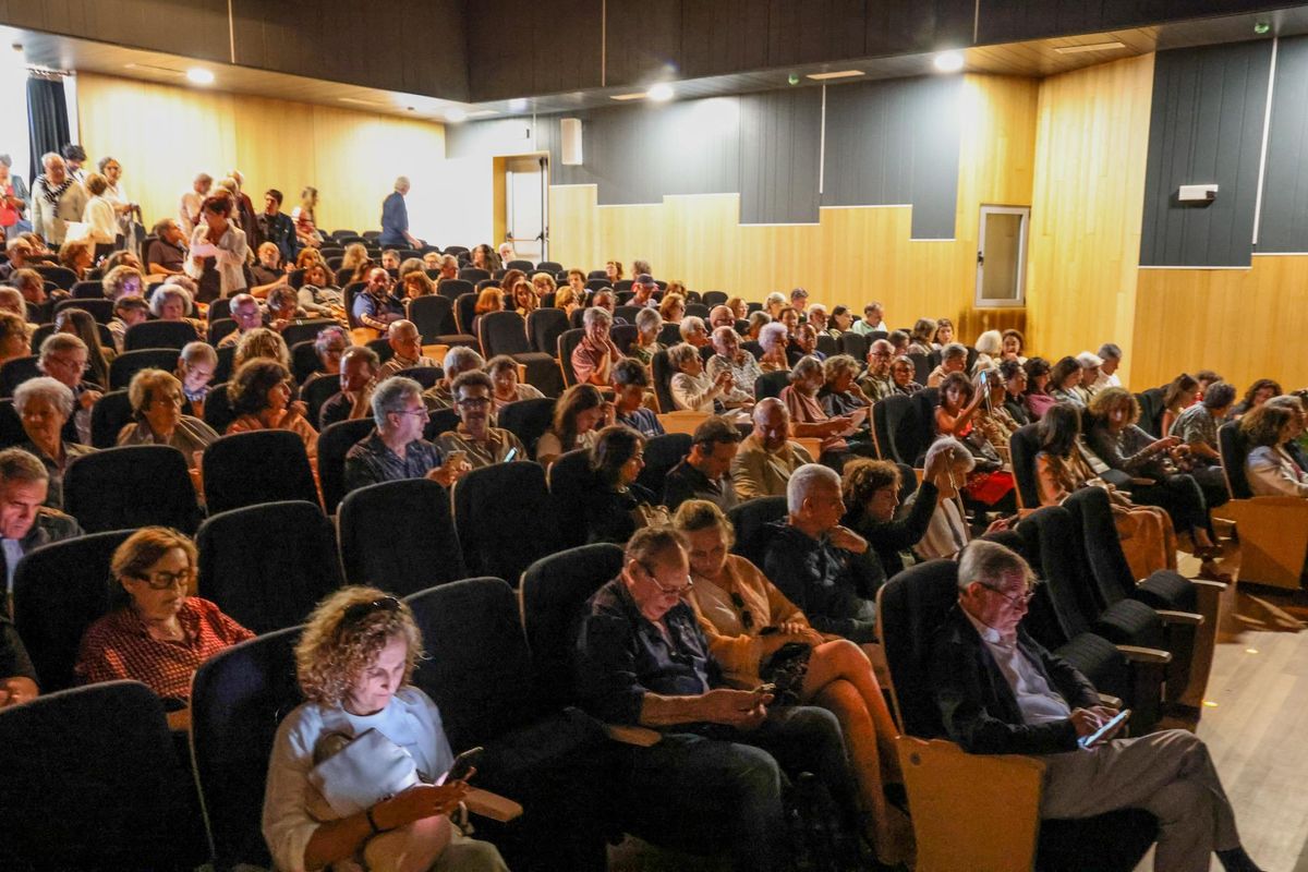 Numeroso público siguió la cita teatral de la jornada.