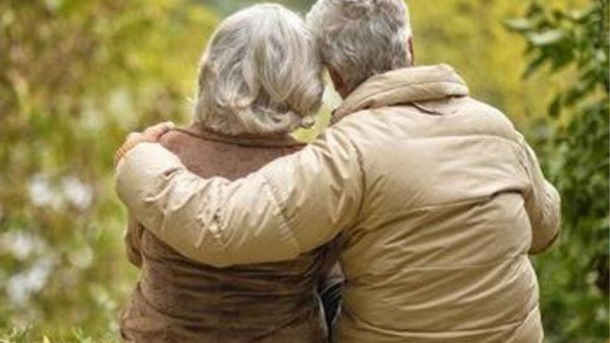 Pregunta a parejas de ancianos cómo se ligaba antes de Tinder en Murcia  y toda España está dando volteretas: &quot;Decía: voy a echarme novia&quot;