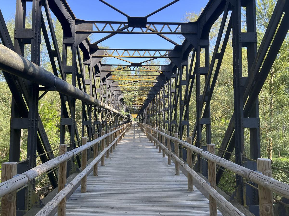 Puente sobre el río Esla en el paraje conocido como El Redondal.