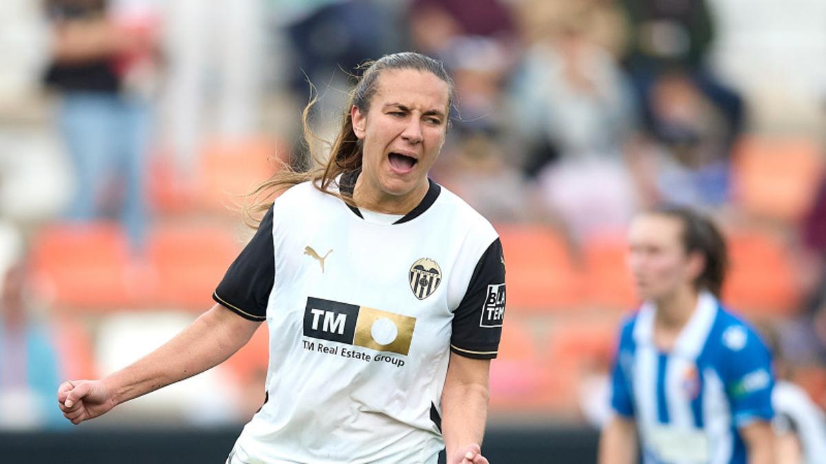Yasmin Mrabet celebrando su tanto