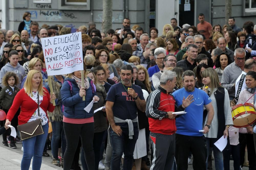 Protestas de padres y alumnos en Sotrondio por el cierre de aulas en el Colegio San José