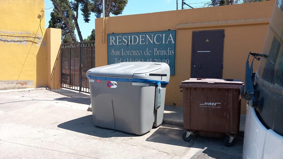 Se ha comenzado con la instalación de contenedores azules, que corresponden al papel y el cartón