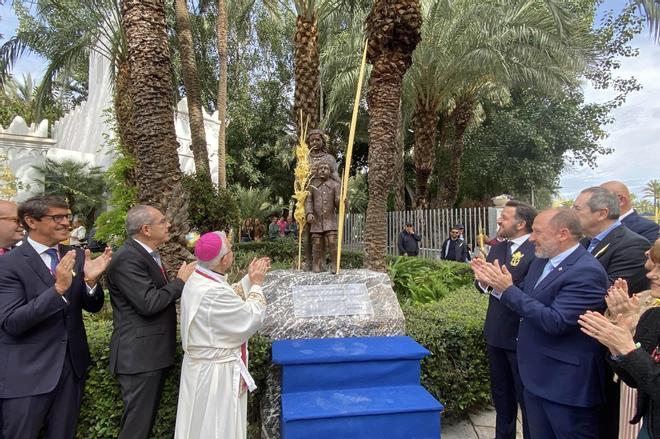 Miles de palmas protagonizan el Domingo de Ramos en Elche