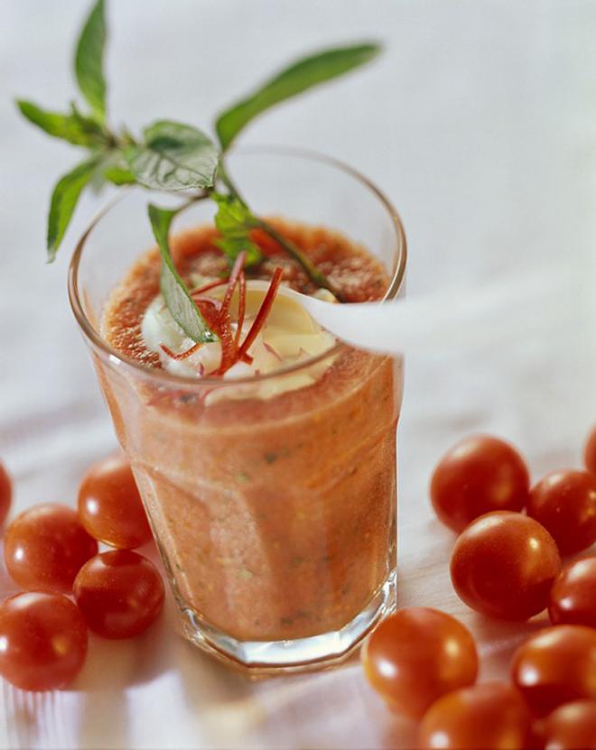 El zumo de tomate, la bebida preferida para viajar en avión