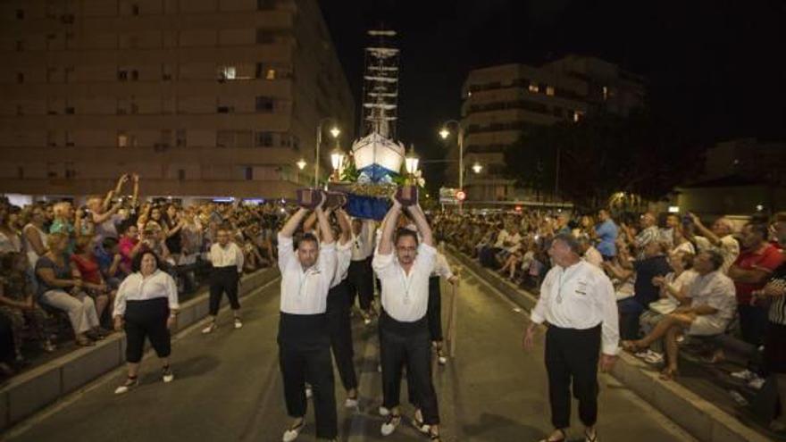 Grau de Gandia Récord de público en las fiestas de la Mare de Déu Blanqueta y la Virgen del Carmen