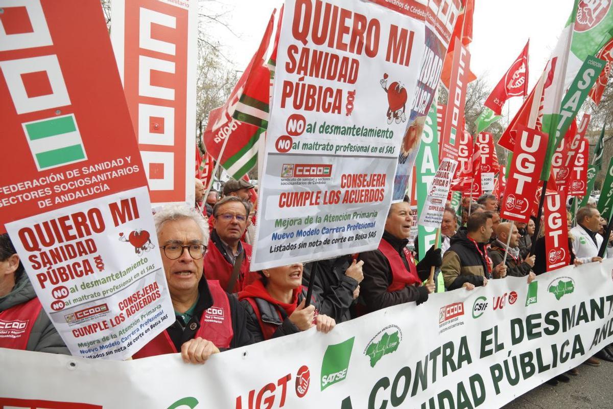Manifestación de los sindicatos contra la gestión sanitaria de la Junta.