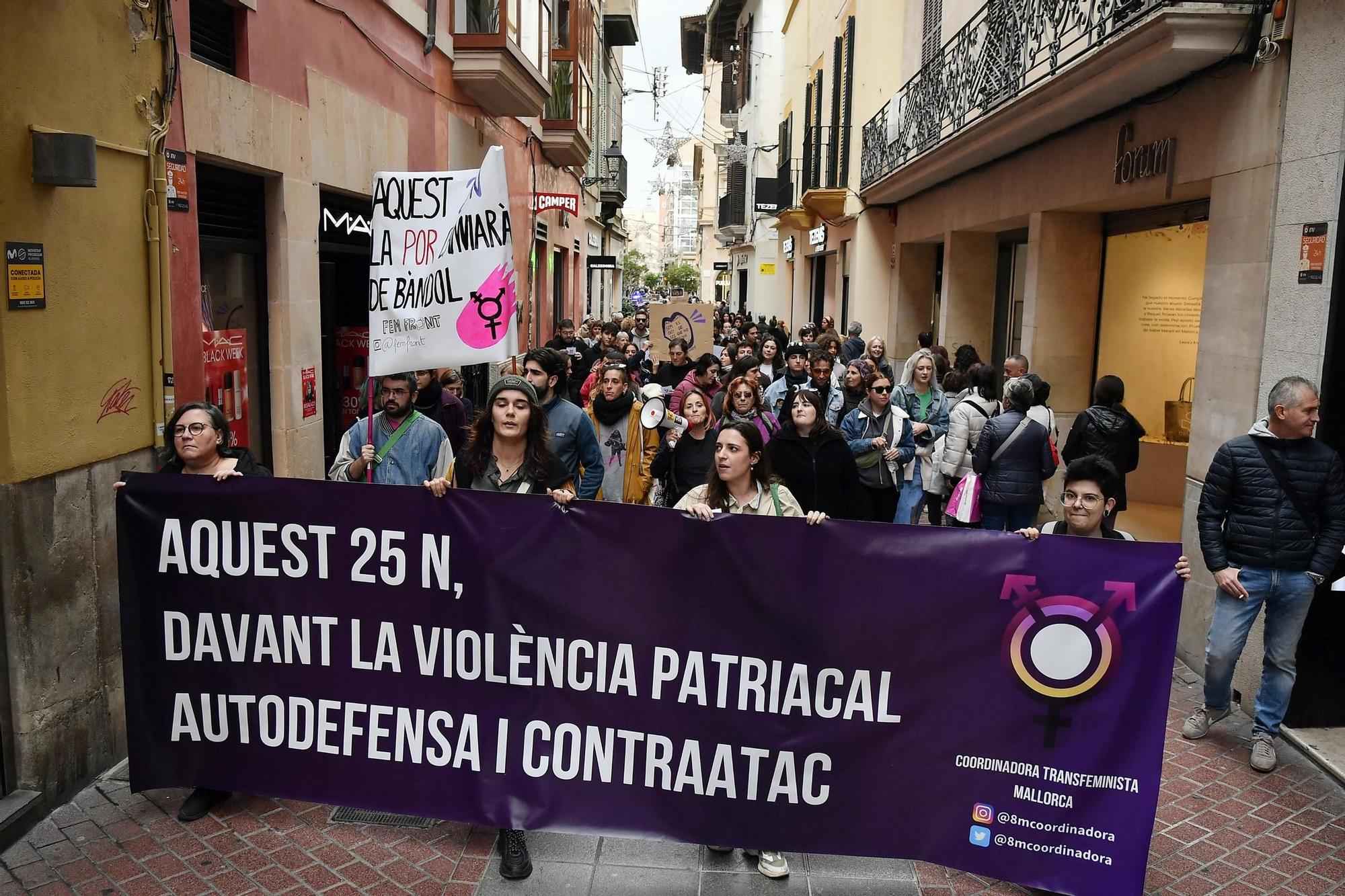 25N en Mallorca: La Coordinadora Transfeminista recorre Palma contra la violencia patriarcal