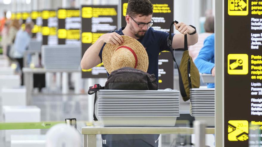 Los aeropuertos canarios encaran la operación retorno con más vuelos que en 2019
