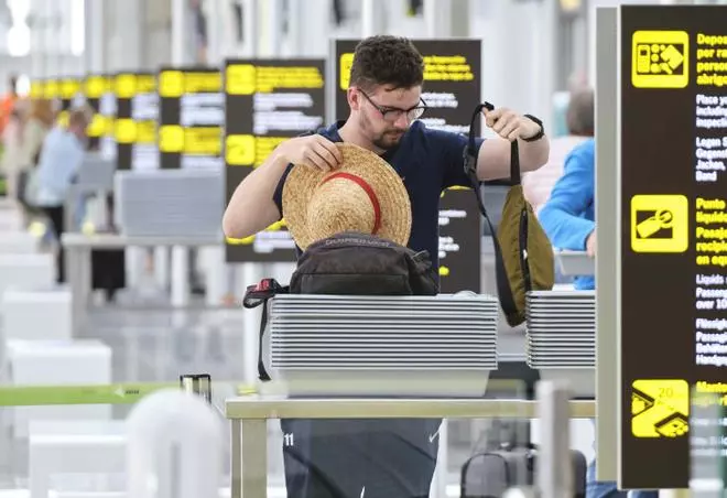 Los aeropuertos canarios encaran la operación retorno con más vuelos que en 2019