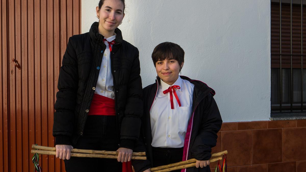 Lydia y Nadia, danzaoras en Garbayuela