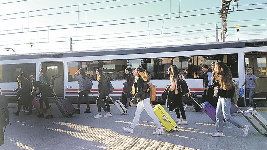 Renfe alega que la aglomeración de estudiantes en trenes es «puntual»