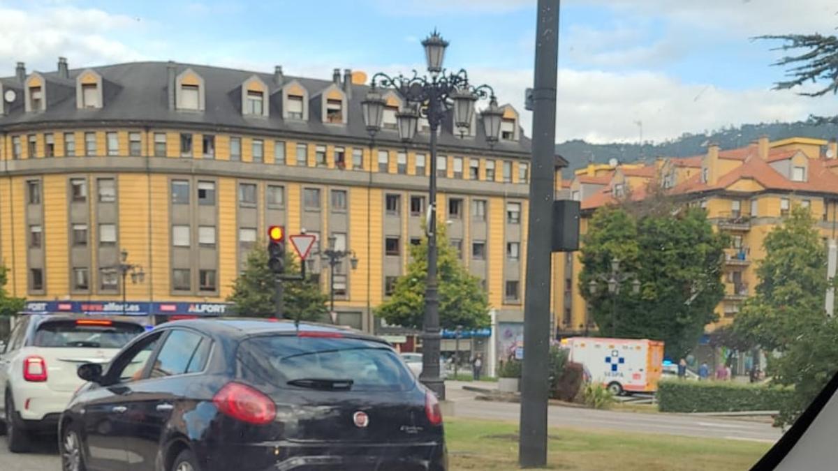 Una ambulancia, minutos después del atropello.