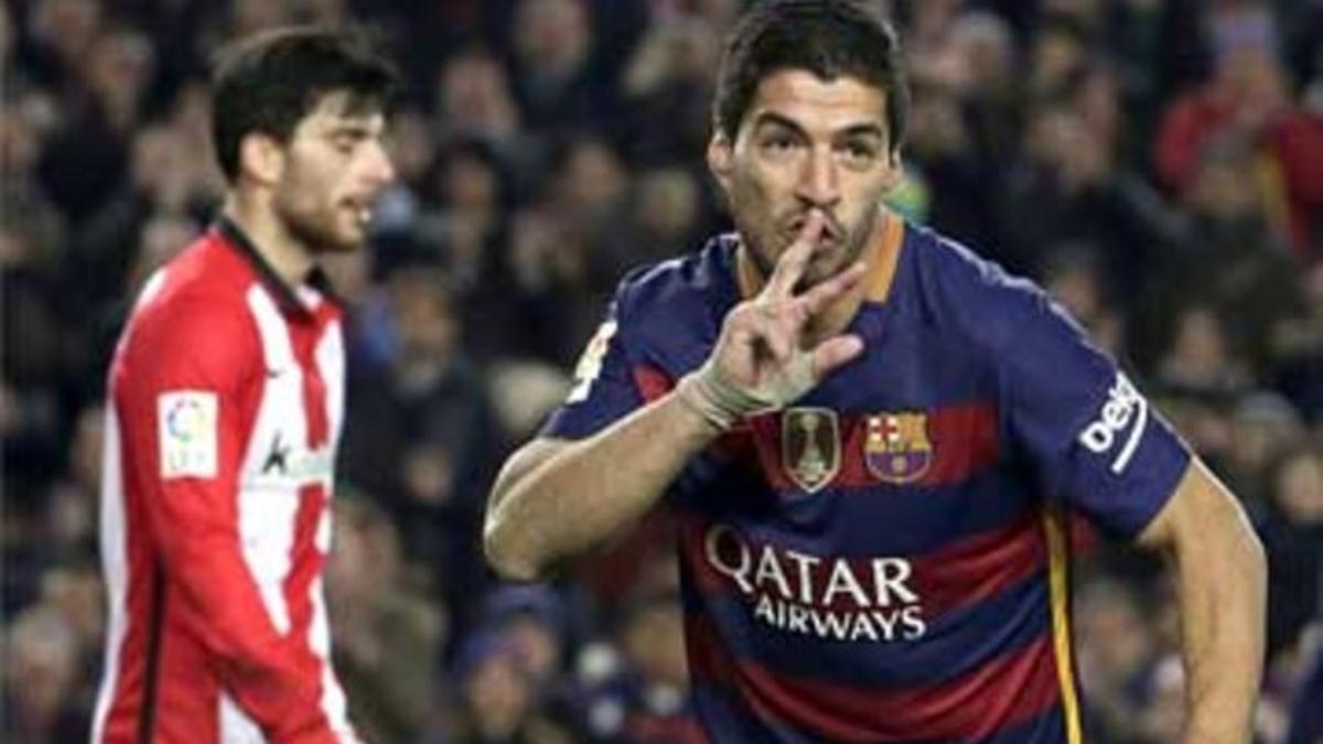 Luis Suárez celebra uno de sus goles en el Barça-Athletic Club (6-0)