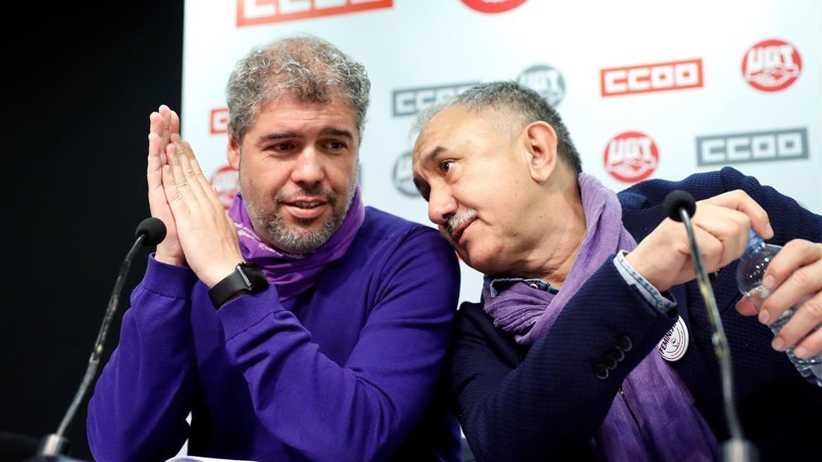 Los secretarios generales de CCOO, Unai Sordo, y UGT, Pepe Álvarez, durante su comparecencia en rueda de prensa antes de la manifestación con motivo del Primero de Mayo.