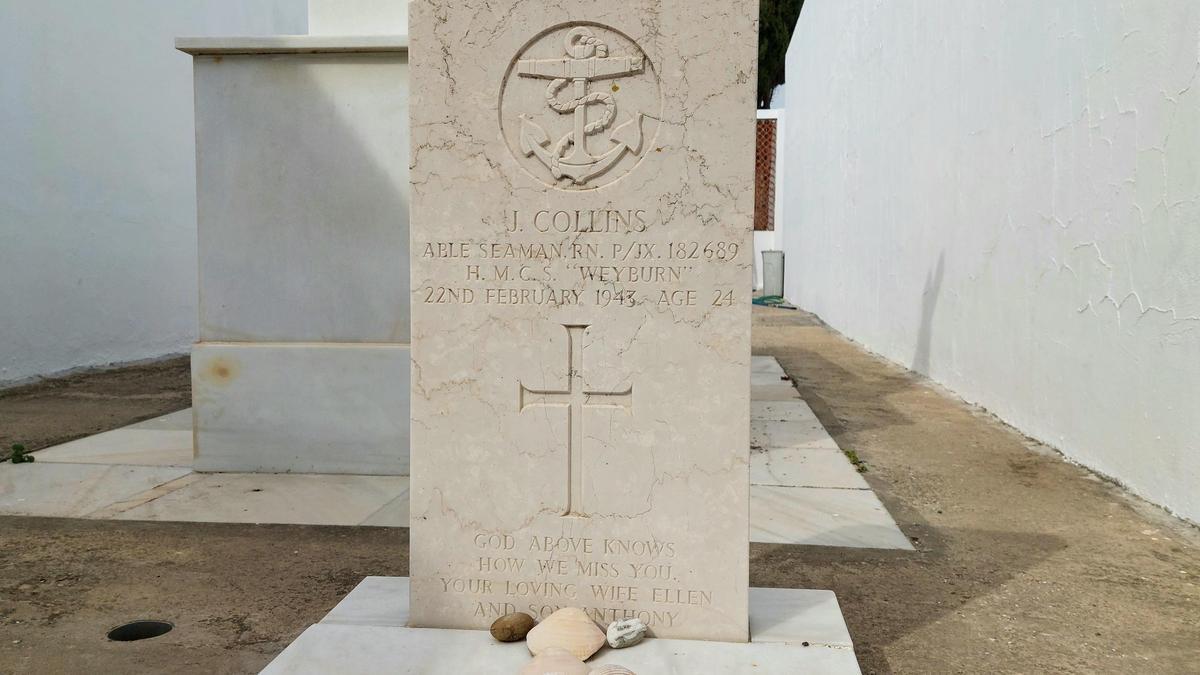 La única tumba inglesa de Zahara de los Atunes, del fallecido Joseph Collins, en el cementerio de este pueblo gaditano