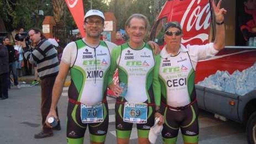 Representantes veteranos del A300W Elche Triatlón Club.