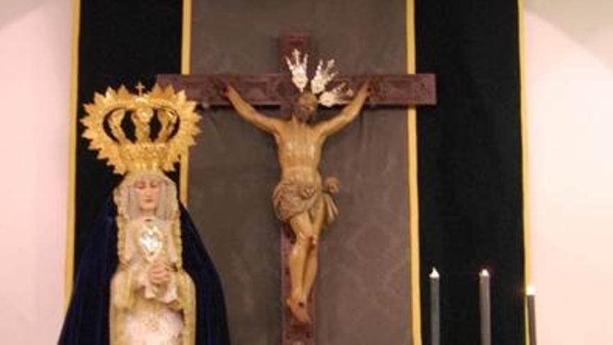 La Virgen de los Dolores llevaba la corona con motivo de la festividad de la Inmaculada.